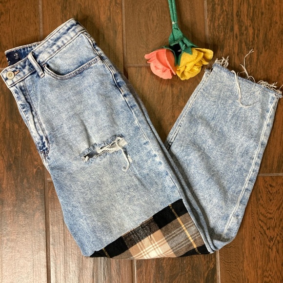 Hollister Plaid Patchwork Ultra High Rise Mom Jeans - Picture 2 of 10